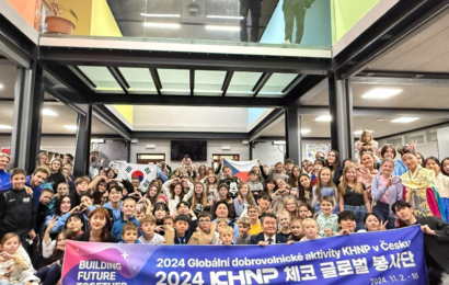 Kulturní sbližování mezi Koreou a Českem: Korejští dobrovolníci zapojili žáky, studenty i širokou veřejnost Kulturní sbližování mezi Koreou a Českem: Korejští dobrovolníci zapojili žáky, studenty i širokou veřejnost
