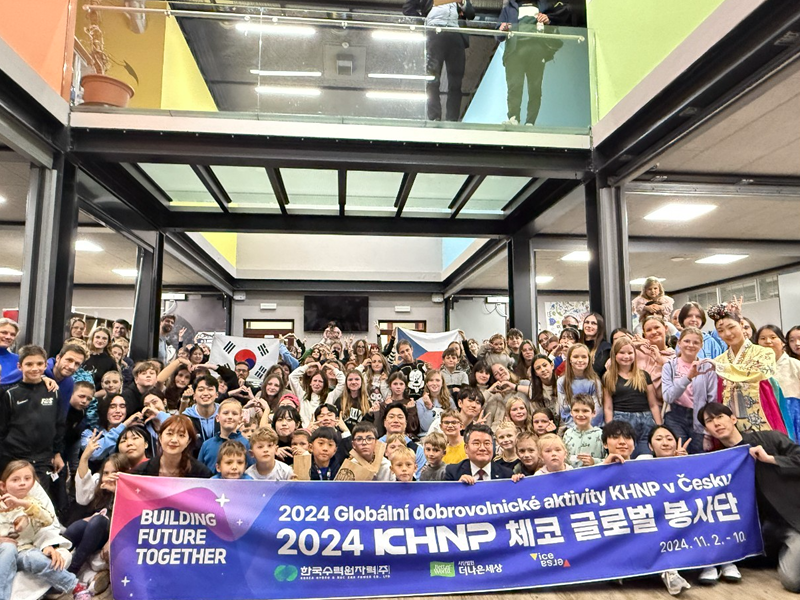 Kulturní sbližování mezi Koreou a Českem: Korejští dobrovolníci zapojili žáky, studenty i širokou veřejnost Kulturní sbližování mezi Koreou a Českem: Korejští dobrovolníci zapojili žáky, studenty i širokou veřejnost