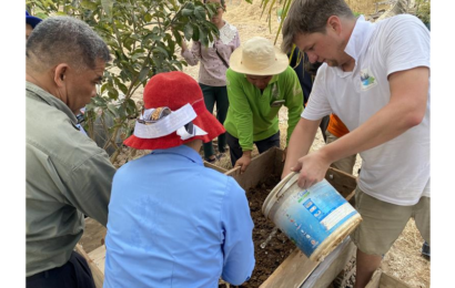 ADRA ČR s výzkumníky České zemědělské univerzity vede Kambodžany k efektivnějšímu zemědělství ADRA ČR s výzkumníky České zemědělské univerzity vede Kambodžany k efektivnějšímu zemědělství