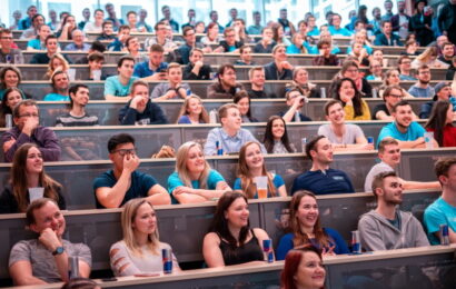 Univerzita Hradec Králové vychovává novou generaci IT bezpečnostních specialistů, zkušenosti jim předávají i experti z T-Mobilu