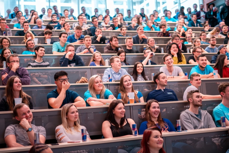 Univerzita Hradec Králové vychovává novou generaci IT bezpečnostních specialistů, zkušenosti jim předávají i experti z T-Mobilu Univerzita Hradec Králové vychovává novou generaci IT bezpečnostních specialistů, zkušenosti jim předávají i experti z T-Mobilu