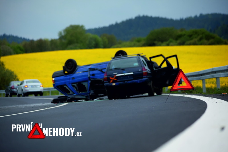 První u nehody – hromadná srážka vozidel