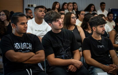 ROMEA pomáhá romským studentům na cestě ke kvalitnímu vzdělání. T-Mobile organizaci podpořil v rámci grantové výzvy Česko bez předsudků ROMEA pomáhá romským studentům na cestě ke kvalitnímu vzdělání. T-Mobile organizaci podpořil v rámci grantové výzvy Česko bez předsudků