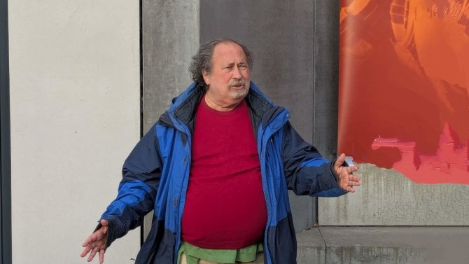 Potřebujeme svobodný software, abychom zůstali nezávislí, říká RMS