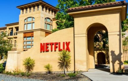 Netflix staví vlastní zábavní park, který fanoušky přenese do světa populárních seriálů