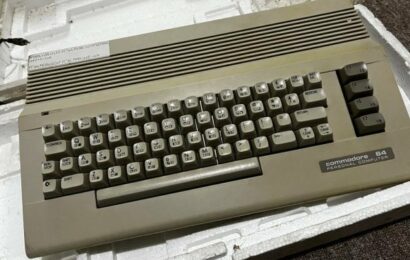 Jak se dá zrenovovat třicet let starý počítač, který ležel ve stodole? Příběh Commodore 64, který téměř skončil na skládce