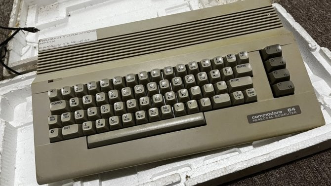 Jak se dá zrenovovat třicet let starý počítač, který ležel ve stodole? Příběh Commodore 64, který téměř skončil na skládce Jak se dá zrenovovat třicet let starý počítač, který ležel ve stodole? Příběh Commodore 64, který téměř skončil na skládce