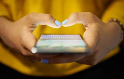 WhatsApp se mění. Přichází reklamy, propagace obsahu i měsíční předplatné