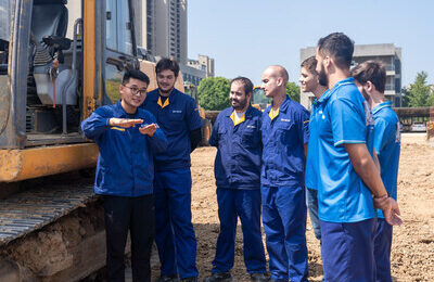 Absolventi Vysoké školy technické XCMG získávají pozice v globálním stavebním průmyslu a jsou průkopníky u přípravy zahraničních talentů Absolventi Vysoké školy technické XCMG získávají pozice v globálním stavebním průmyslu a jsou průkopníky u přípravy zahraničních talentů