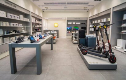 Xiaomi otevírá v Česku první kamenný obchod. Návštěvníky láká na slevy, dárky k nákupu a elektromobil SU7 Xiaomi otevírá v Česku první kamenný obchod. Návštěvníky láká na slevy, dárky k nákupu a elektromobil SU7