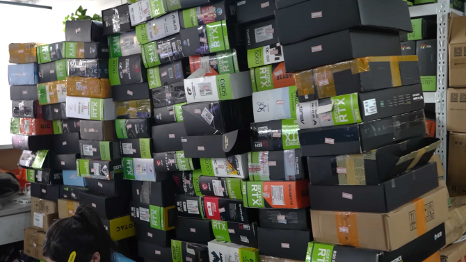 GPU jako novodobé zlato. Dokument na YouTube odhaluje pašování zakázaných čipů a byznys Číny GPU jako novodobé zlato. Dokument na YouTube odhaluje pašování zakázaných čipů a byznys Číny