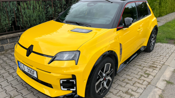 Elektrické retro: Nový Renault R5 má duši sporťáka a minimální spotřebu energie Elektrické retro: Nový Renault R5 má duši sporťáka a minimální spotřebu energie