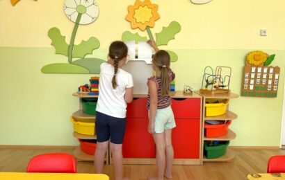 Děti z Mateřské školy Vejvanovského slaví zlatý hattrick! Potřetí za sebou jasně ovládly soutěž Pražských služeb ve sběru papíru Děti z Mateřské školy Vejvanovského slaví zlatý hattrick! Potřetí za sebou jasně ovládly soutěž Pražských služeb ve sběru papíru