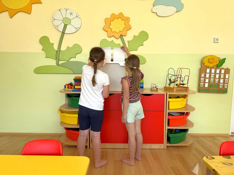 Děti z Mateřské školy Vejvanovského slaví zlatý hattrick! Potřetí za sebou jasně ovládly soutěž Pražských služeb ve sběru papíru Děti z Mateřské školy Vejvanovského slaví zlatý hattrick! Potřetí za sebou jasně ovládly soutěž Pražských služeb ve sběru papíru