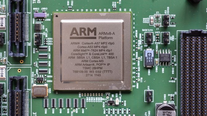 Zpracování hodnot typu half float (fp16) na platformě AArch64