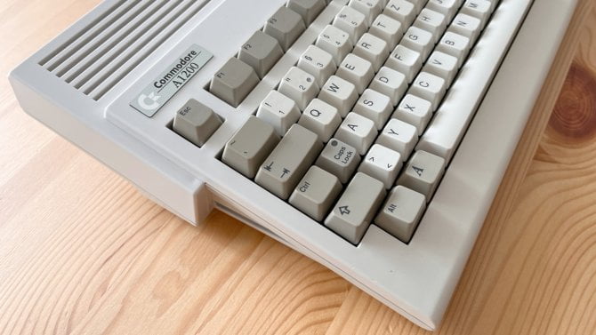 Amiga 1200 – příchod královny: rozšíření paměti a výměna disku