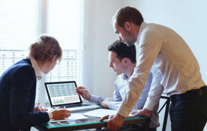 České firmy využívají AI méně než slovenské. Většina ji ale považuje za strategickou prioritu České firmy využívají AI méně než slovenské. Většina ji ale považuje za strategickou prioritu