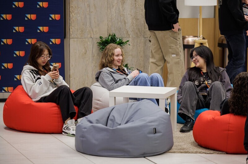 Čtyři města, desítka řečníků a stovky mladých talentů. NEW Gen Academy startuje tour napříč Českem Čtyři města, desítka řečníků a stovky mladých talentů. NEW Gen Academy startuje tour napříč Českem