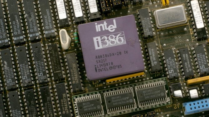 Čtyřicet let existence architektury 386: revoluce přinesla Doom a Linux