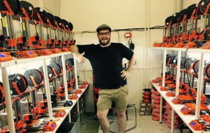 Josef Průša získal prezidentské vyznamenání. Český otec 3D tisku začínal ve sklepě, dnes jej zná celý svět Josef Průša získal prezidentské vyznamenání. Český otec 3D tisku začínal ve sklepě, dnes jej zná celý svět