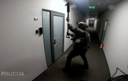 Nabízeli podvody jako službu. Obří razie proti SIMCARTELu odhalila 49 milionů falešných účtů a statisíce SIM karet Nabízeli podvody jako službu. Obří razie proti SIMCARTELu odhalila 49 milionů falešných účtů a statisíce SIM karet