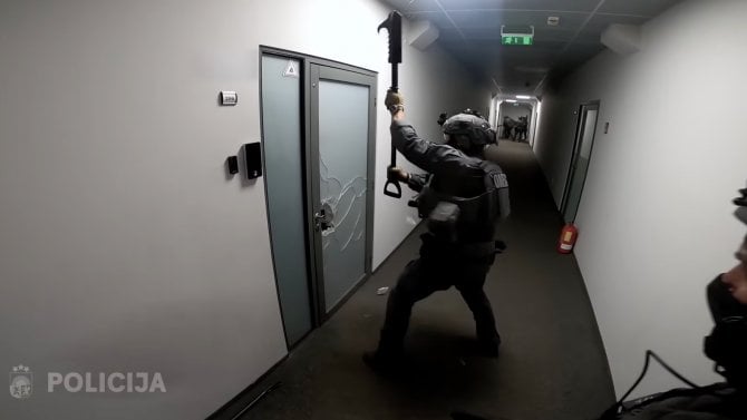 Nabízeli podvody jako službu. Obří razie proti SIMCARTELu odhalila 49 milionů falešných účtů a statisíce SIM karet Nabízeli podvody jako službu. Obří razie proti SIMCARTELu odhalila 49 milionů falešných účtů a statisíce SIM karet