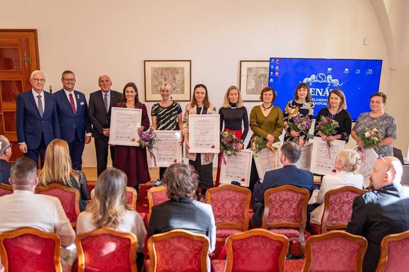 Senát ocenil nejkreativnější učitele roku 2025. Soutěž inspirovalo Expo Senát ocenil nejkreativnější učitele roku 2025. Soutěž inspirovalo Expo