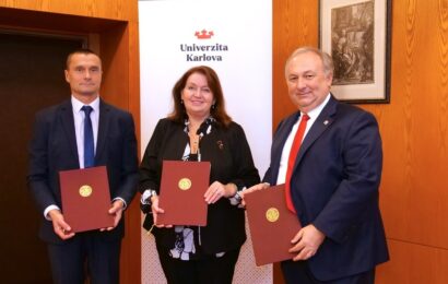 Univerzita Karlova podepsala memorandum se Slavia pojišťovnou