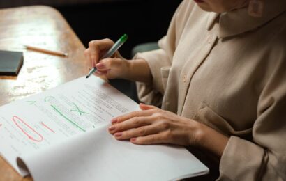 Od první čárky k finálnímu tisku: Jak se stát korektorem/korektorkou ve vydavatelství