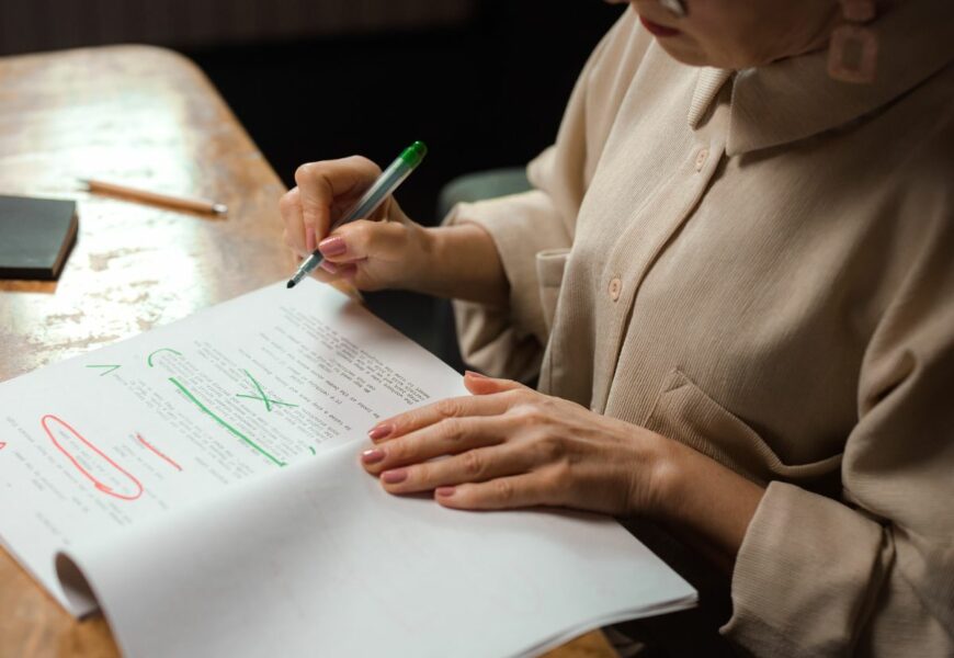 Od první čárky k finálnímu tisku: Jak se stát korektorem/korektorkou ve vydavatelství