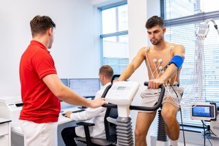 Živě: TK ke strategickému partnerství AKESO a FTVS UK Živě: TK ke strategickému partnerství AKESO a FTVS UK