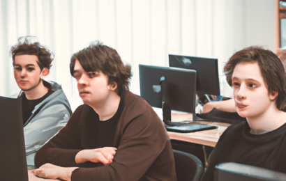 Inkluzivní vzdělávání: Pojem, který se zaměřuje na zajištění rovného přístupu ke vzdělání pro všechny studenty, včetně těch se speciálními vzdělávacími potřebami, a na vytváření školního prostředí, které podporuje různorodost a respektuje individuální odlišnosti.