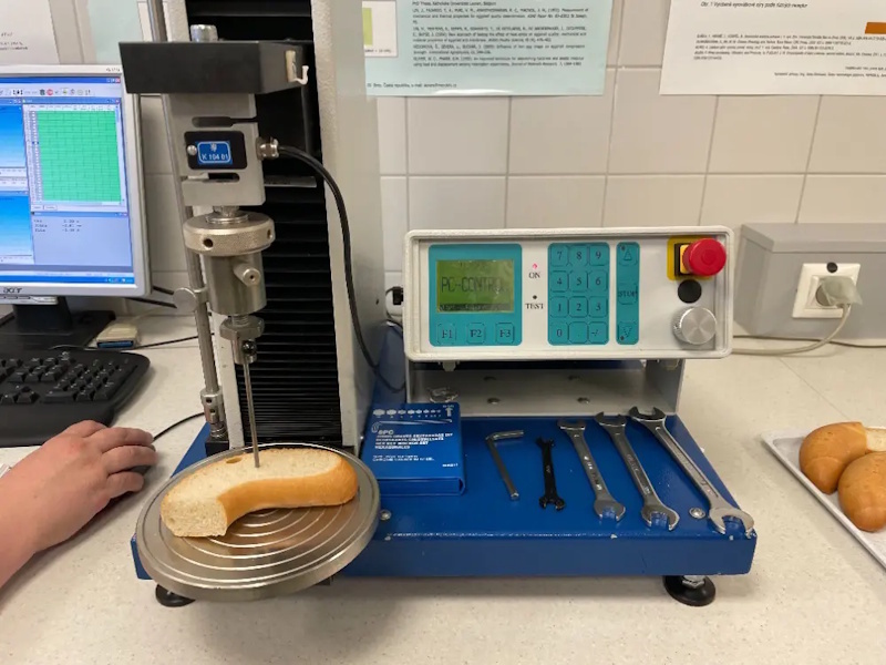 Utěrka ani plast nestačí. Řešení uchovávání pečiva ověřila Mendelova univerzita