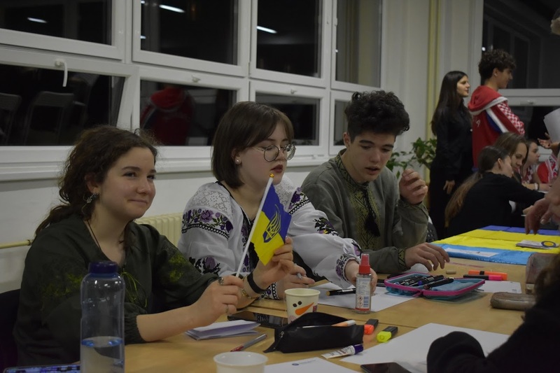 Česká debatní komunita spouští kampaň na podporu ukrajinského týmu na Mistrovství světa v debatování Česká debatní komunita spouští kampaň na podporu ukrajinského týmu na Mistrovství světa v debatování
