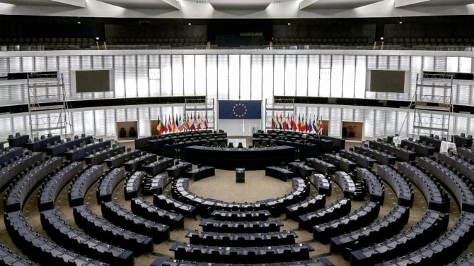 Je AI bezpečná? Evropský parlament si to nemyslí a zaměstnancům ji zakázal Je AI bezpečná? Evropský parlament si to nemyslí a zaměstnancům ji zakázal