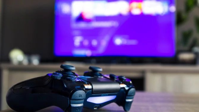 Vydání PlayStation 6 zrušeno kvůli extrémním cenám pamětí? Nová konzole možná bude až v roce 2028 či 2029 Vydání PlayStation 6 zrušeno kvůli extrémním cenám pamětí? Nová konzole možná bude až v roce 2028 či 2029