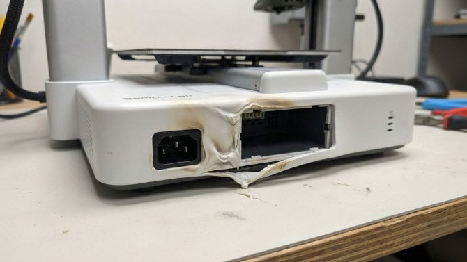 3D tiskárny Bambu Lab se přehřívají a taví samy sebe. Problémy hlásí i lidé v Česku a na Slovensku 3D tiskárny Bambu Lab se přehřívají a taví samy sebe. Problémy hlásí i lidé v Česku a na Slovensku