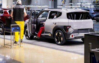 Jeden z nejdostupnějších elektromobilů se začal vyrábět na Slovensku. Kia EV2 má oficiální české ceny