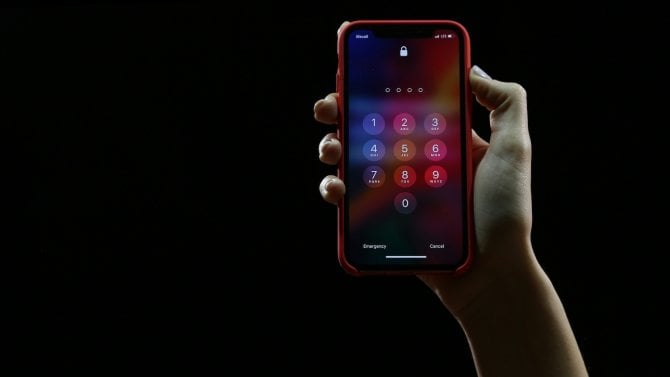 Apple z klávesnice odstranil český háček, uživatelé nemohou odemknout iPhone Apple z klávesnice odstranil český háček, uživatelé nemohou odemknout iPhone