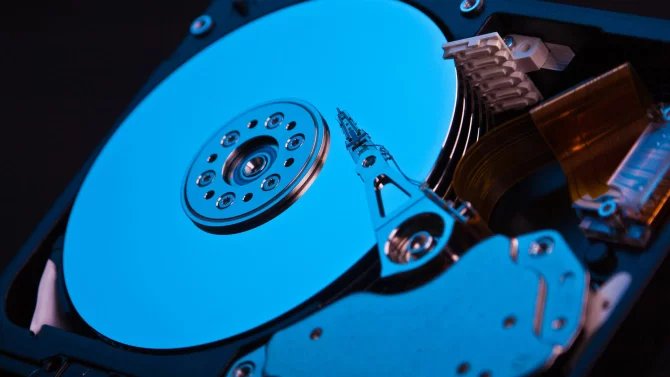 Pevné disky Toshiba už nabízejí kapacitu 34 TB. Místo z hliníku mají plotny ze skla, paradoxně jsou prý odolnější Pevné disky Toshiba už nabízejí kapacitu 34 TB. Místo z hliníku mají plotny ze skla, paradoxně jsou prý odolnější