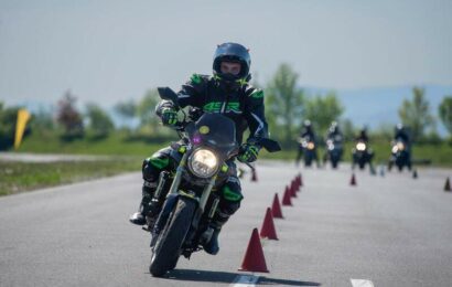 Motorkáři chtějí víc než teorii. Rozhoduje praxe a reálný zážitek