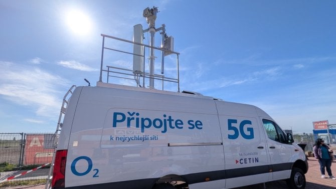 CETIN a O2 mají vlastního transformera. Mobilní vysílač na kolech rozjede signál kdekoliv během pár hodin CETIN a O2 mají vlastního transformera. Mobilní vysílač na kolech rozjede signál kdekoliv během pár hodin