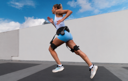 Alza začíná prodávat exoskelety. Robotická opora nohou uleví aktivním seniorům i hikerům při náročném výšlapu