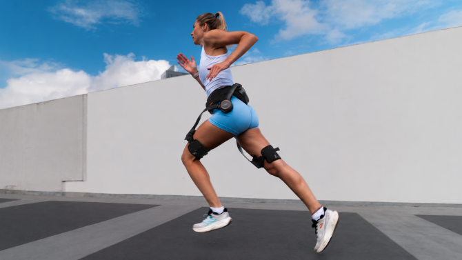 Alza začíná prodávat exoskelety. Robotická opora nohou uleví aktivním seniorům i hikerům při náročném výšlapu Alza začíná prodávat exoskelety. Robotická opora nohou uleví aktivním seniorům i hikerům při náročném výšlapu