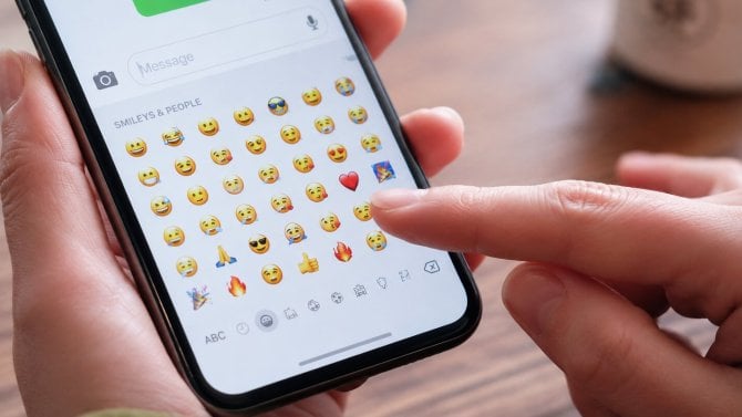 Nevíte, co znamenají jednotlivé emoji? Přehled populárních emotikonů a jejich významů Nevíte, co znamenají jednotlivé emoji? Přehled populárních emotikonů a jejich významů