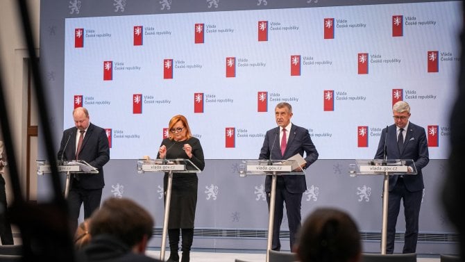 Vláda oficiálně zrušila koncesionářské poplatky pro Českou televizi a rozhlas. Kdy a jak bude rušení probíhat? Vláda oficiálně zrušila koncesionářské poplatky pro Českou televizi a rozhlas. Kdy a jak bude rušení probíhat?