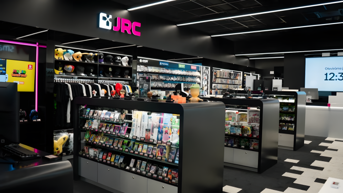 Legendární JRC po 30 letech definitivně končí. Od července vypne i svůj e-shop, hráče odkáže na Smarty.cz Legendární JRC po 30 letech definitivně končí. Od července vypne i svůj e-shop, hráče odkáže na Smarty.cz