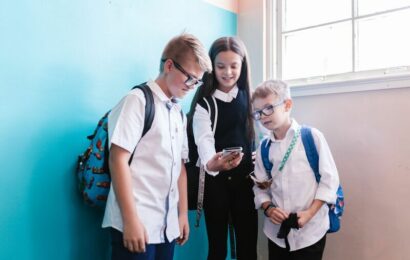 Zákaz mobilů ve školách nevyhání techniku. Budoucnost patří interaktivní výuce Zákaz mobilů ve školách nevyhání techniku. Budoucnost patří interaktivní výuce