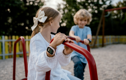 Česko může mít nejmodernější pravidla pro zákaz mobilů ve školách. Stačí hodinky