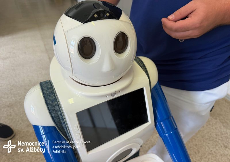 Robot s AI a virtuální realita rozšiřují rehabilitaci v Nemocnici sv. Alžběty